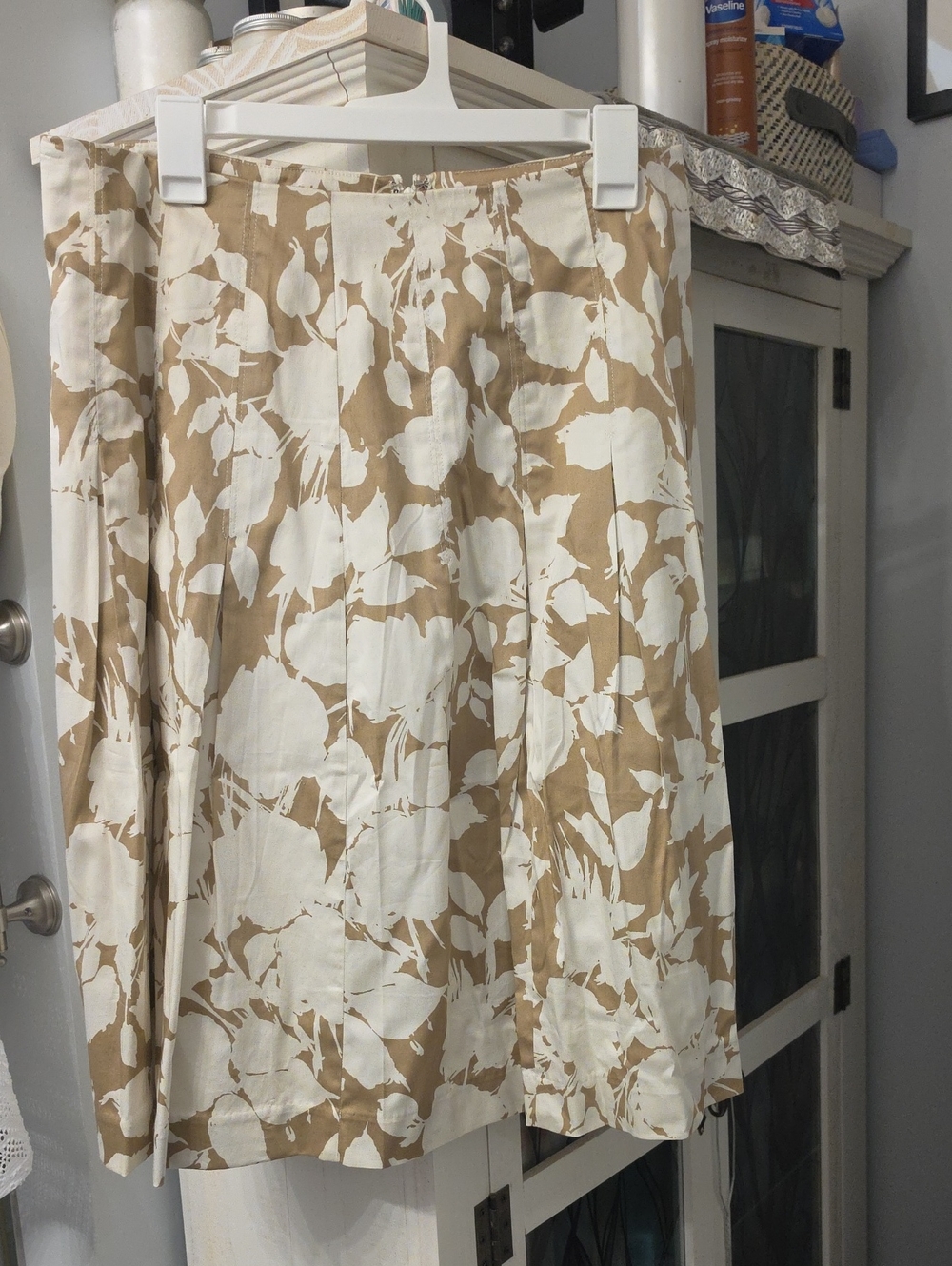 New With Tags Talbots Women’s Floral A-Line Skirt Size 10— Cream and Tan